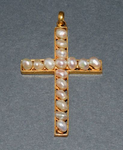 CROSS PENDANT in 18K (750/°°) yellow gold...