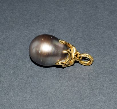 TAHITI PEARL PENDANT in 18K (750/°°) yellow...