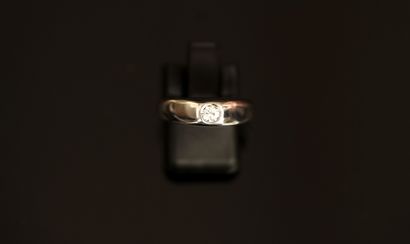 JONC ring in 18K (750/°°) white gold, centered...
