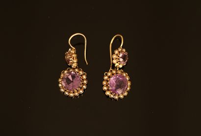 PAIR OF 18K (750/°°) rose gold DORMEUSES...