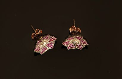 PAIR OF EARRINGS in black patinated 925/°°...