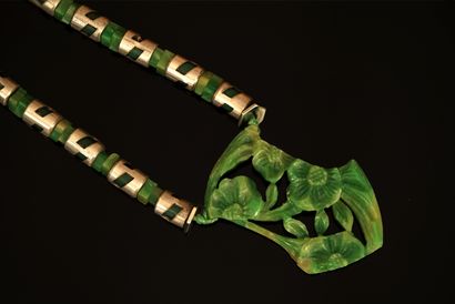 COLLAR in chromed metal and green composite...