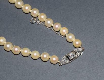 COLLAR OF FALLING CULTURAL PEARLS, D: 5/5.5...