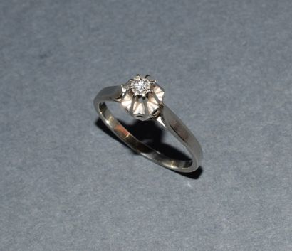 SOLITAIRE in 18K (750/°°) white gold set...