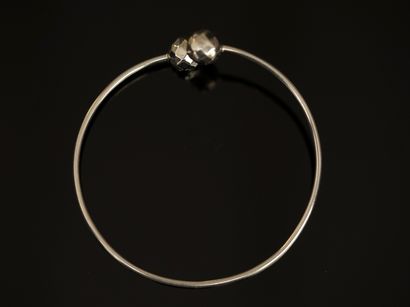BRACELET JONC en argent min 800/°° terminé...