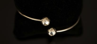 BRACELET JONC en argent min 800/°° terminé...
