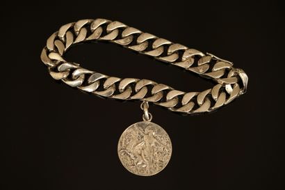 BRACELET in silver min 800/°° holding a medal...