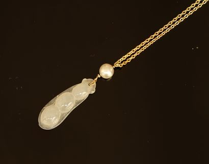 Gold-plated NECKLACE holding a cultured pearl...