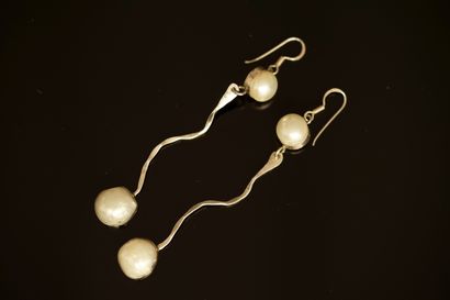 PAIR OF EAR PENDANTS in 925/°° silver adorned...
