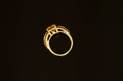 925/°° GOLD silver ring centered on an oval...