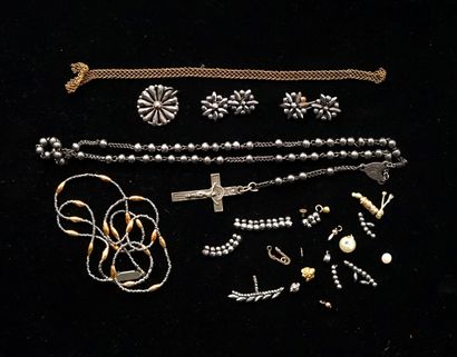 ENSEMBLE in silver-plated, gilded metal and...