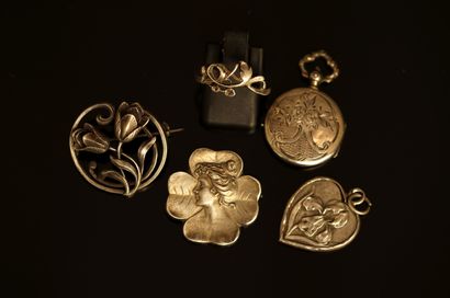 ENSEMBLE in silver min 800/°° including:...