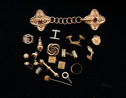 Gilded metal ENSEMBLE including 1 CAP CANDLE,...