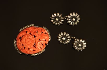 PAIR OF HANDLEBUTTONS in silver min 800/°°...