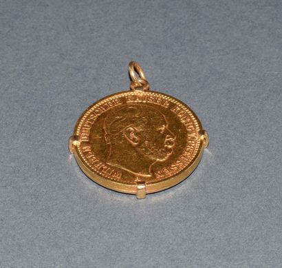PIECE PENDANT in 18k (750/°°) yellow gold...