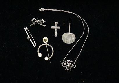 SET in silver min 800/°° comprising 1 CROSS...