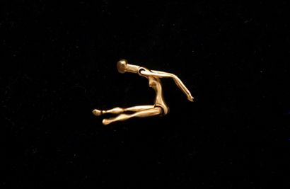 JULIAN SNELLING - Gilt bronze pendant representing...