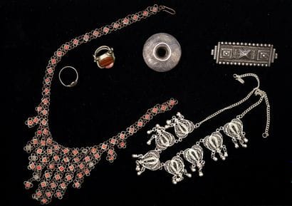 FANTAISIE - Ethnic set in silver-plated metal...