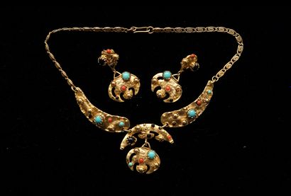 FANTAISIE - JEWELRY in gilded metal comprising...