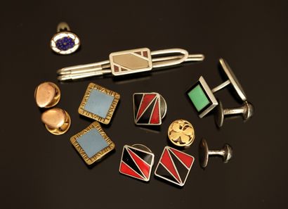 SET in silver- or gold-plated metal comprising...