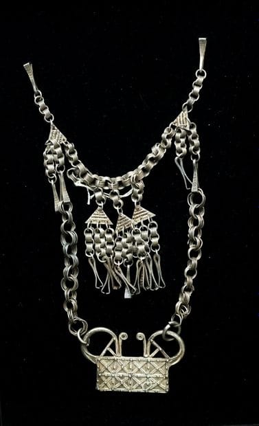 NECKLACE in silver min 800/°° with links...