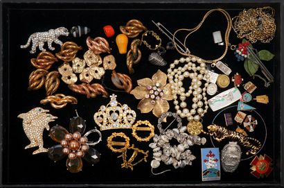 FANTAISIE - SET of miscellaneous accidental...