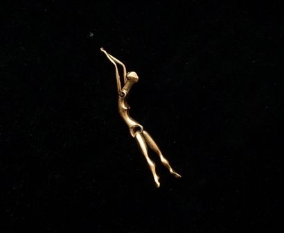 JULIAN SNELLING - Gilt bronze pendant representing...