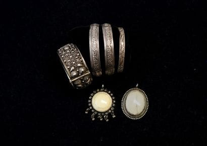 SILVER SET comprising 4 BRACELETS, 1 opening,...