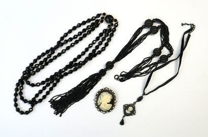 FANTAISIE - ENSEMBLE comprising: 1 NECKLACE...