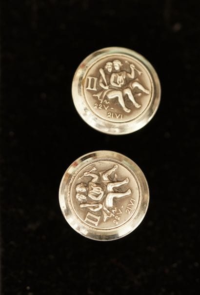 PAIR OF HANDLEBUTTONS in silver min 800/°°...