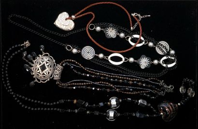 FANTAISIE - SET in silver-plated metal, synthetic...