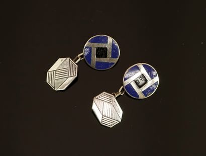 PAIR OF HANDLEBUTTONS in silver min 800/°°...