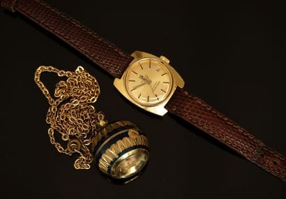 SET includes 1 BRACELET WATCH, gold-plated,...