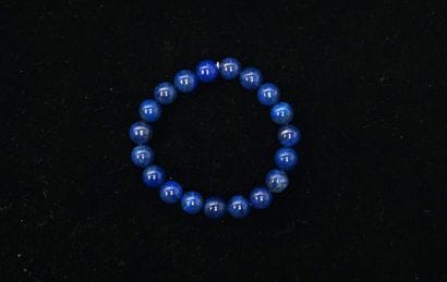 BRACELET of round lapis lazuli beads (10mm)...
