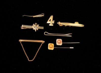 Gilded metal SET including 5 CRAVATE PINS...