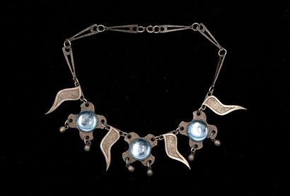 FANTAISIE - MODERNISTE NECKLACE in white...