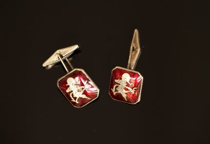 PAIR OF HANDLEBUTTONS in silver min 800/°°...