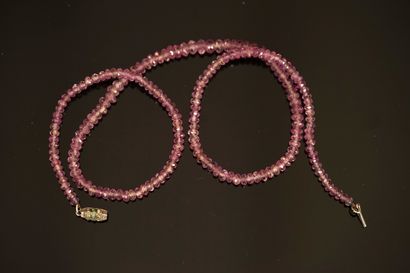 NECKLACE of round faceted pink sapphire drop...