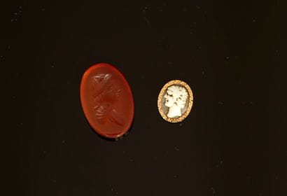 SET comprising 1 INTAILLE on carnelian, a...
