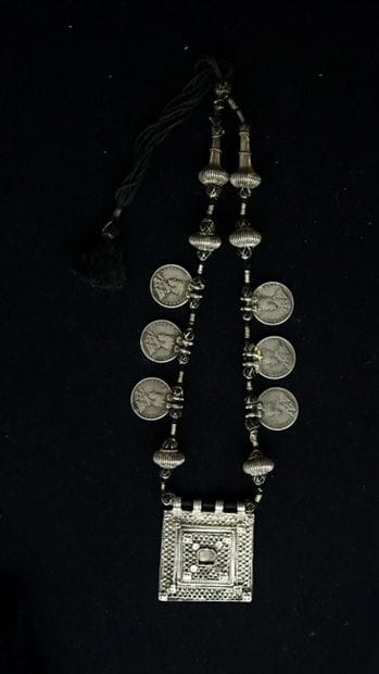 SILVER COLLAR made of 1 Indian rupee 1919...