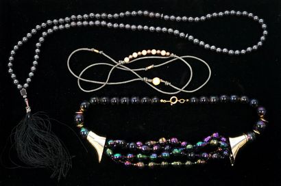 FANTAISIE - Gilded metal and white and iridescent...