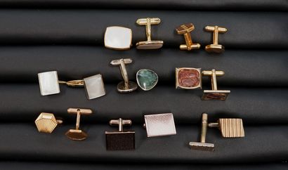 SET of 8 PAIRS OF GOLDEN METAL HANDLEBUTTONS,...