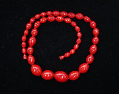 SAUTOIR in bright cherry red synthetic ogives...