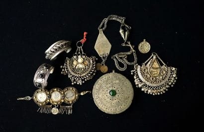 Silver-plated metal ENSEMBLE including 2...