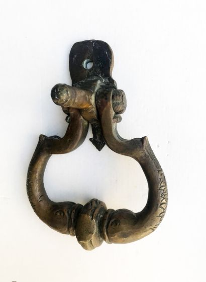 Heurtoir de porte en bronze représentant...