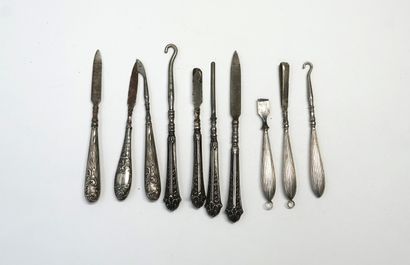 Nécessaire à ongles et divers à manches en...