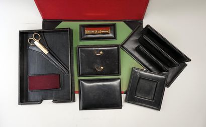 Nécessaire de bureau en cuir noir de marque...