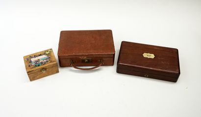 Ensemble comprenant 1 coffret en bois avec...