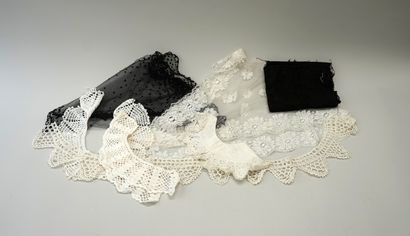 Ensemble de dentelles, galons, etc. au mètre....