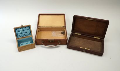 Ensemble comprenant 1 coffret en bois avec...